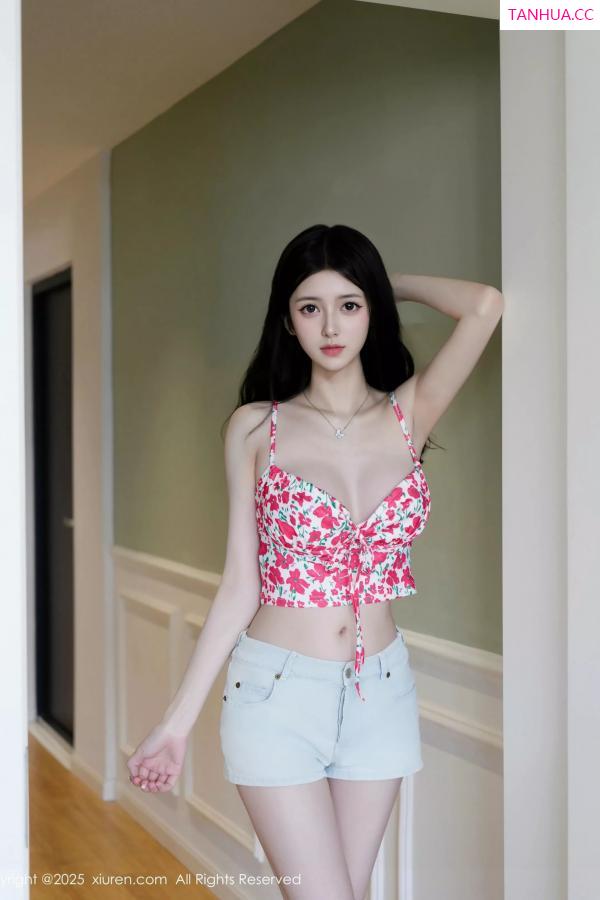   [XiuRen]高清写真图 2025.06.20 No.10442 白小蝶 超短牛仔裤第9张图片